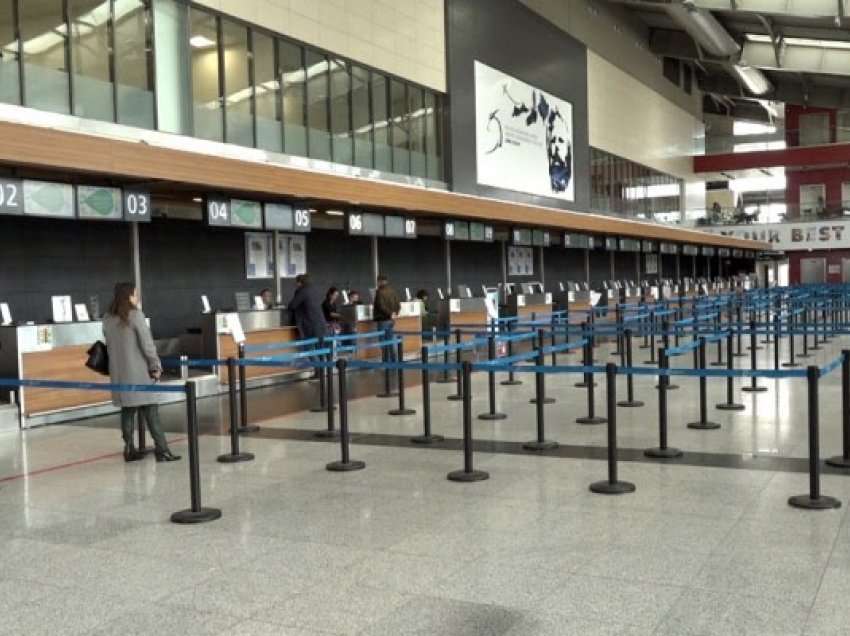 ​Policia konfiskon një armë të ftohtë në Aeroportin e Prishtinës