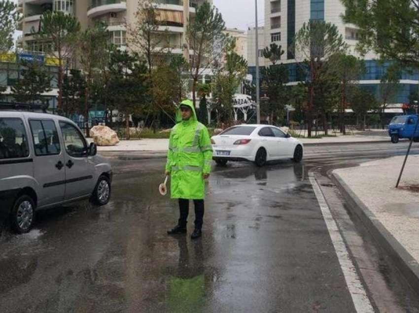 Moti keq dhe reshje shiu në të gjithë vendin, policia del me thirrjen urgjente për shoferët