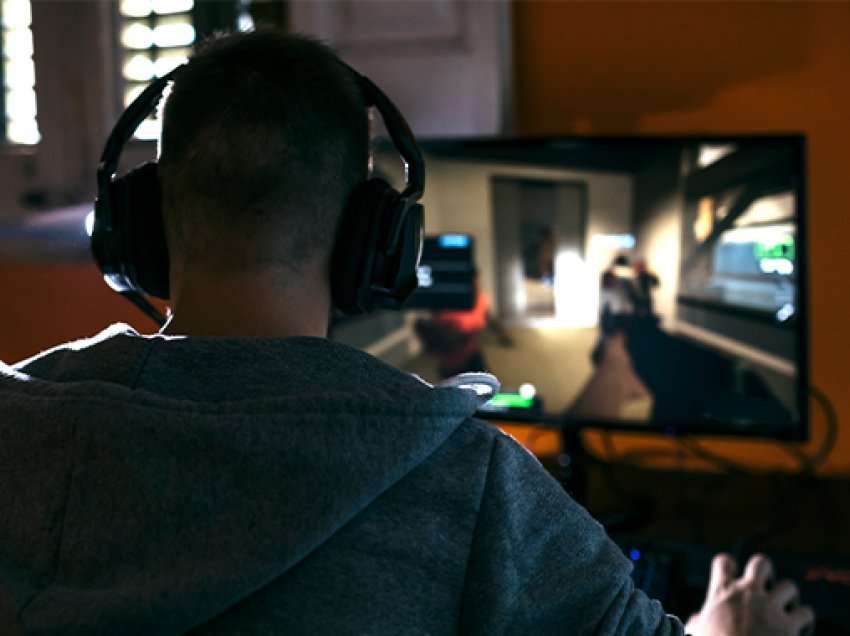A gjenerojnë videolojërat për adoleshentë sjellje të dhunshme?