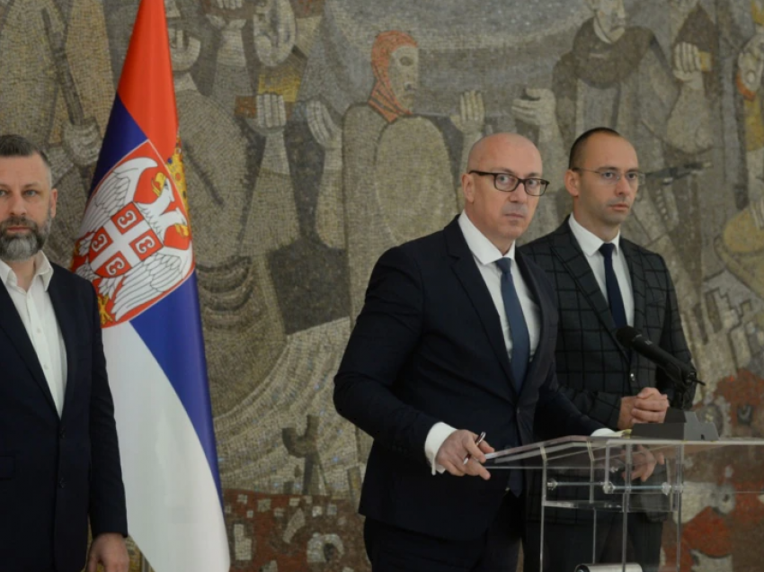 Serbët vendosin sot për largimin nga institucionet e Kosovës