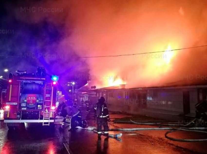 Zjarri në një klub nate në Rusi vret 13 persona