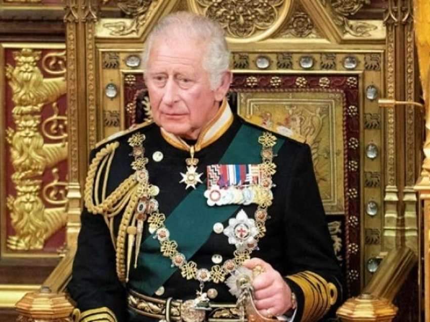 ​Mbreti Charles përshëndetet për etikën e tij mbresëlënëse të punës
