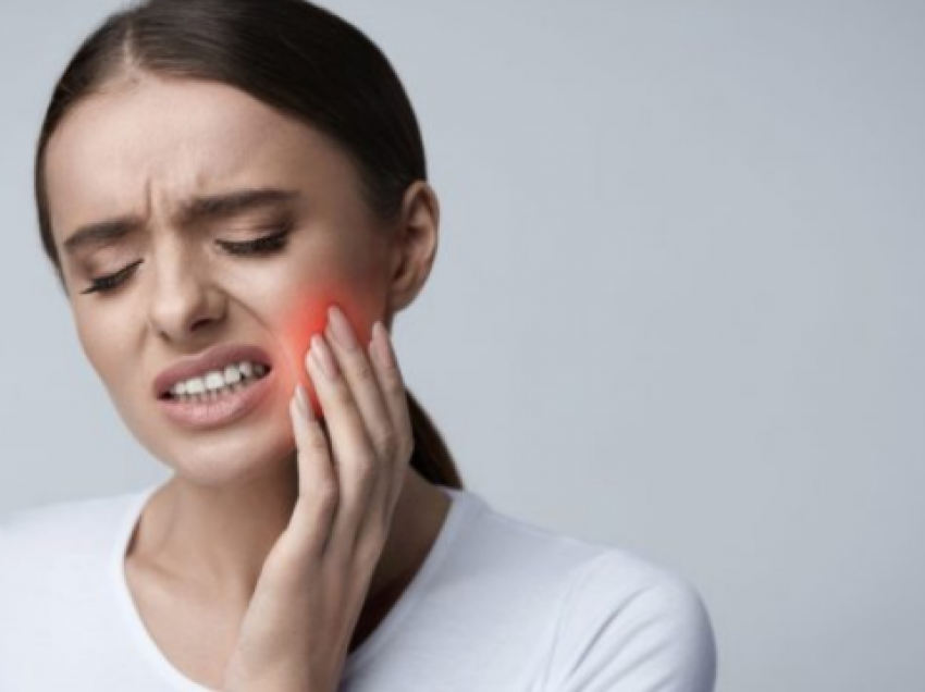 Si ta ndaloni dhimbjen e dhëmbit në pak sekonda
