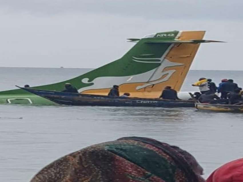 ​Rrëzohet avioni në Tanzani, të paktën 19 të vdekur