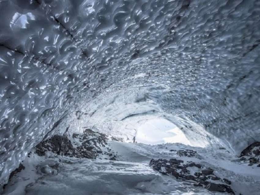 ​Studiuesit gjetën kamera të humbura në një akullnajë 85 vjet më parë