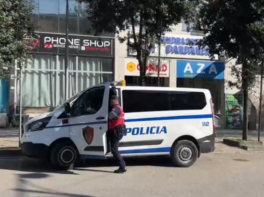 Policia aksion në Elbasan, dyshohet për lëndë narkotike brenda një call centeri