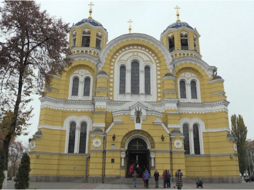 ”Hakmarrja” e Kishës ortodokse ukrainase: Do lejojmë Krishtlindjet më 25 dhjetor!