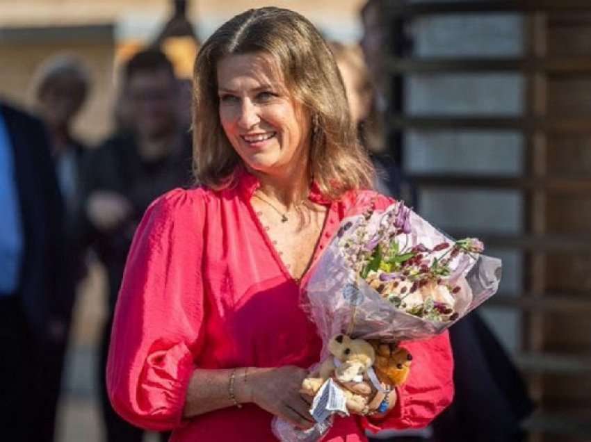 ​Princesha norvegjeze largohet nga detyrat mbretërore