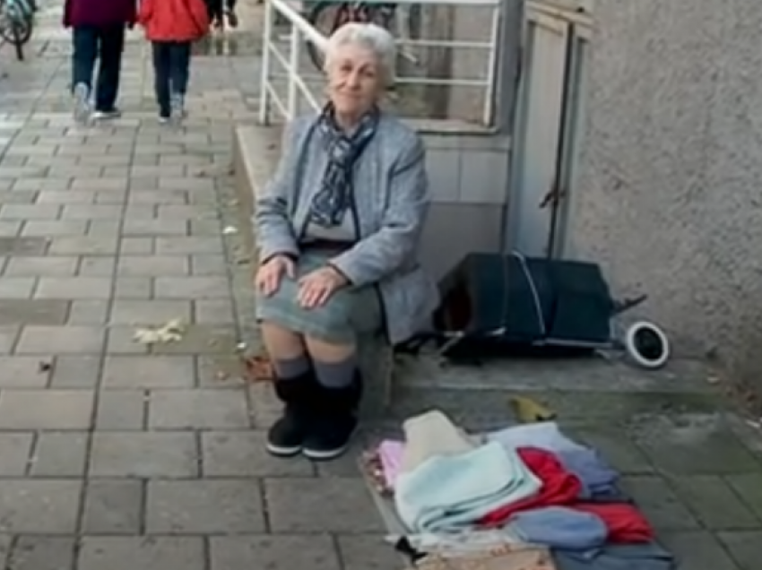 “Jam operuar 7 herë”, 85-vjeçarja e detyruar të dalë në rrugë për të shitur: Pensioni më shkon për ilaçe