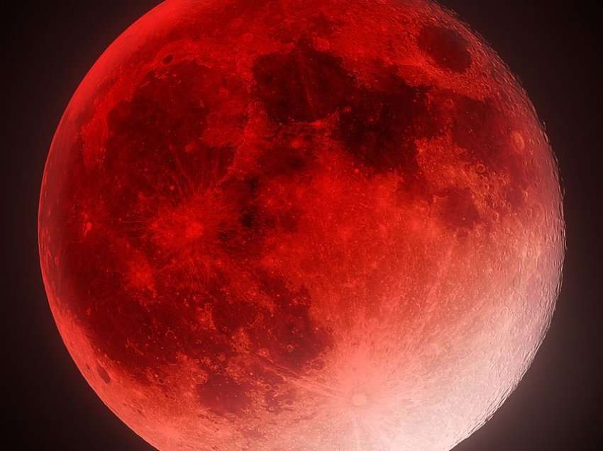 “Eklipsi i hënës së përgjakur”, ja se çfarë tregon ajo për disa gra