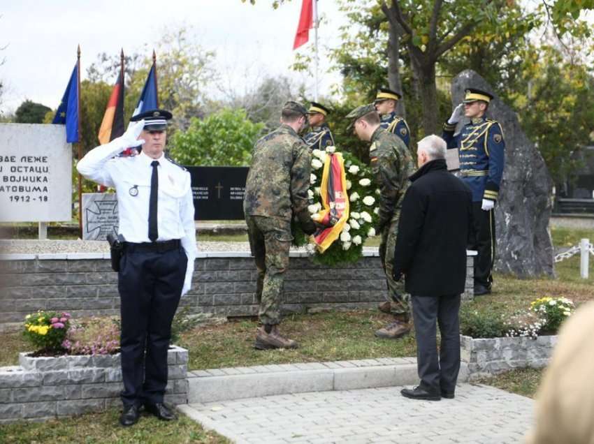 Ministria e Mbrojtjes mohon se ushtarët e FSK’së nderuan varret e ushtarëve serbë