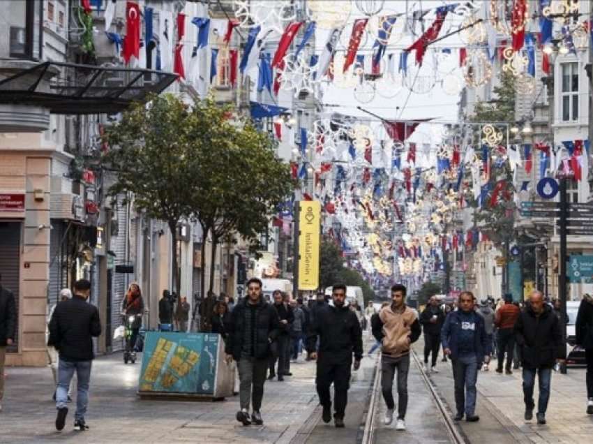 Rihapet për këmbësorë rruga ku ndodhi shpërthimi në Stamboll, por hiqen ulëset