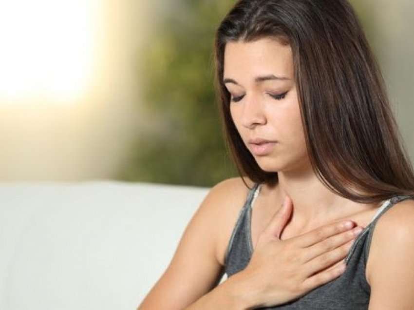 ​Cili mund të jetë shkaku i rrahjeve të shpejta të zemrës dhe kur duhet të shqetësoheni?
