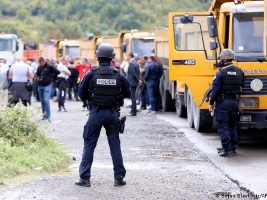 Alarmon Kurti: Serbia po armatos veriun, janë infiltruar edhe celula paramilitare dhe banda kriminale për të shkaktuar trazira