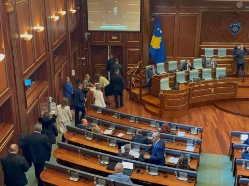 Lista Serbe lëshon sallën e Kuvendit