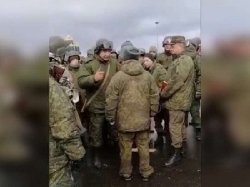 “Stërvitje tallëse, marshime simuluese” – arrestohet ushtari rus që u ankua te komandanti, përballet me 15 vjet burg