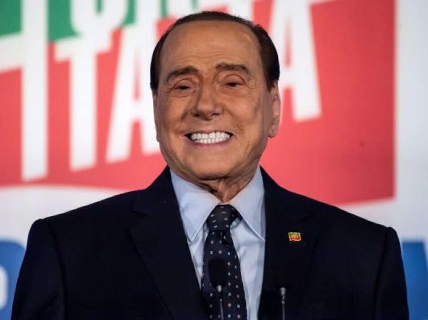 ​Berlusconi lirohet nga akuza për ryshfet në rast të prostitucionit të mitur