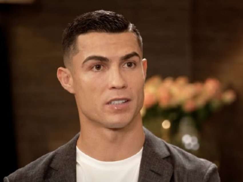 Ronaldo zbulon nëse do largohet nga United