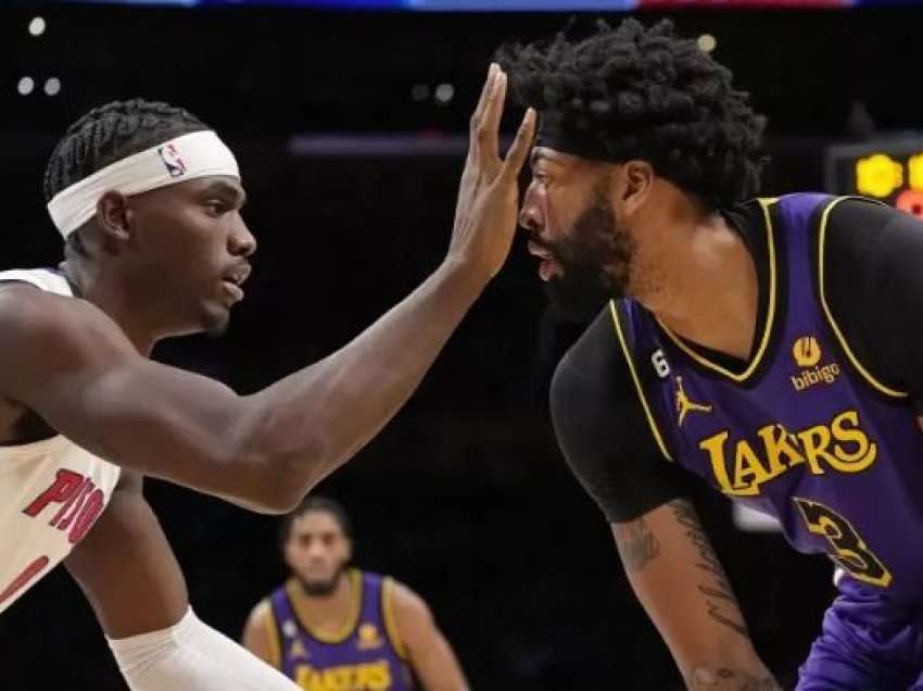 Davis nxjerr Lakers nga kriza