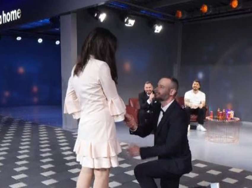 Ndodh propozimi i papritur në mes të emisionit, Ermal Fejzullahu marton çiftin
