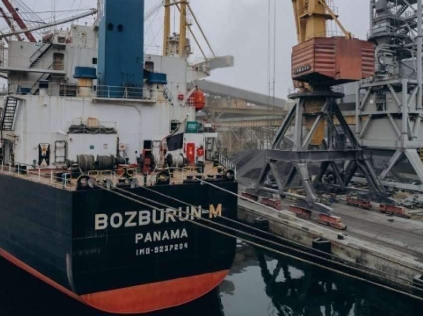 Nëntë anije me grurë u larguan nga portet e rajonit të Odesës gjatë dy ditëve