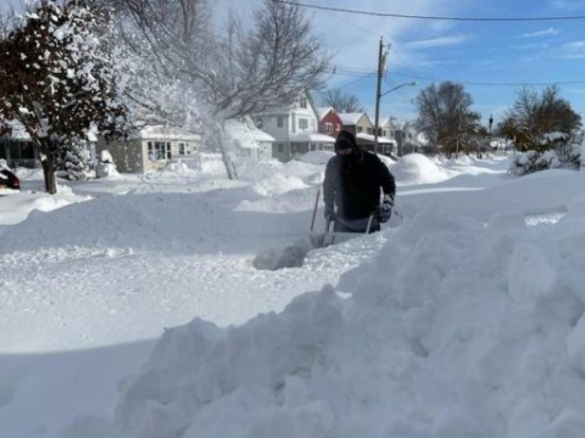 Trashësia e borës në Nju Jork arrin deri në mbi 6 metra