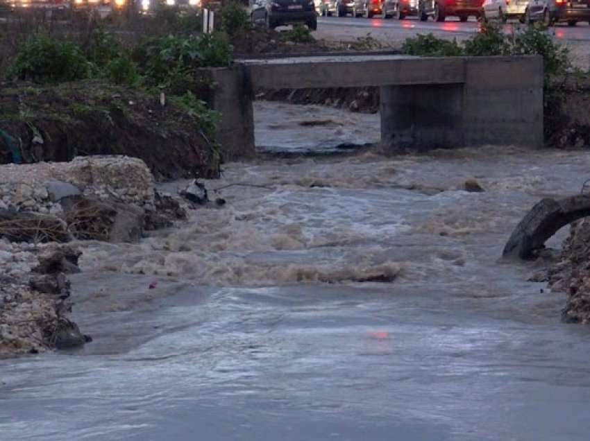 Vërshimet në Vushtrri/ Flet kryetari Idrizi, tregon situatën e akseve rrugore