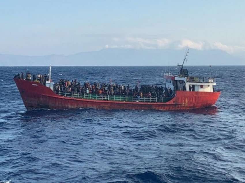 ​Operacion i shpëtimit të 500 emigrantëve në ujërat greke