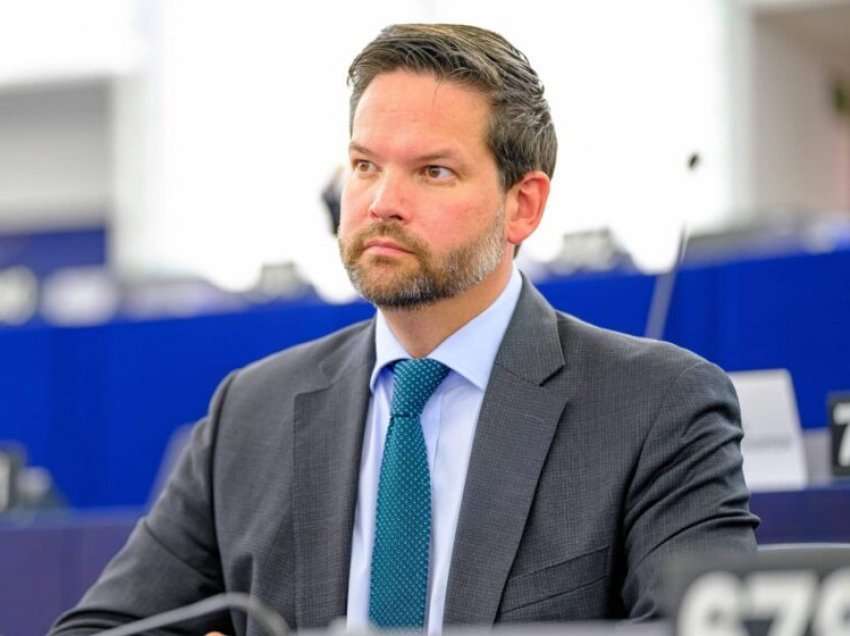 Eurodeputeti austriak: Liberalizimi i vizave s'bën të lidhet me tensionet në veri