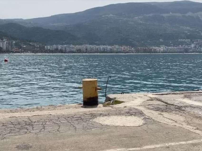 Moti i keq në portin e Vlorës me dallgë deri 3.5 metra, ndalohet lundrimi i anijeve të vogla
