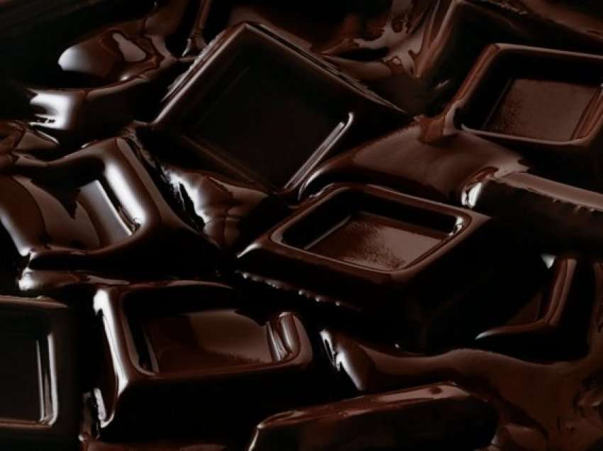 Çokollata e zezë ndihmon funksionin e mëlçisë