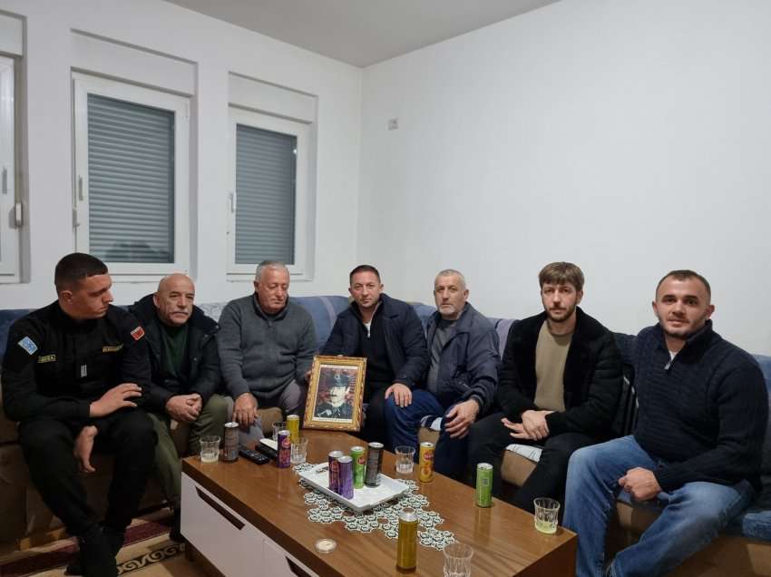 Mehaj viziton familjen e komandantit, Tahir Sinani në Tropojë: Na mbetet vetëm ti ndjekim hapat e dëshmorëve tanë