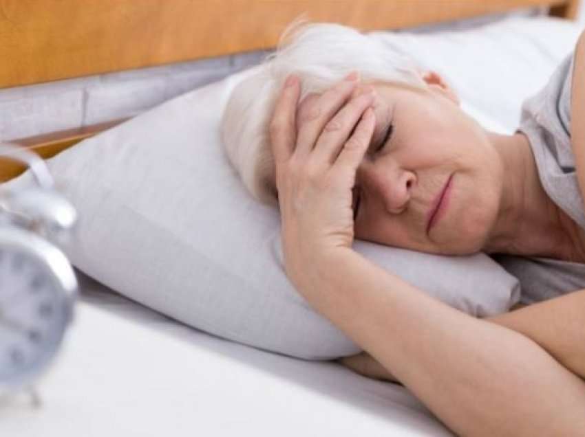 Pse disa njerëz zgjohen në mëngjes me dhimbje koke?