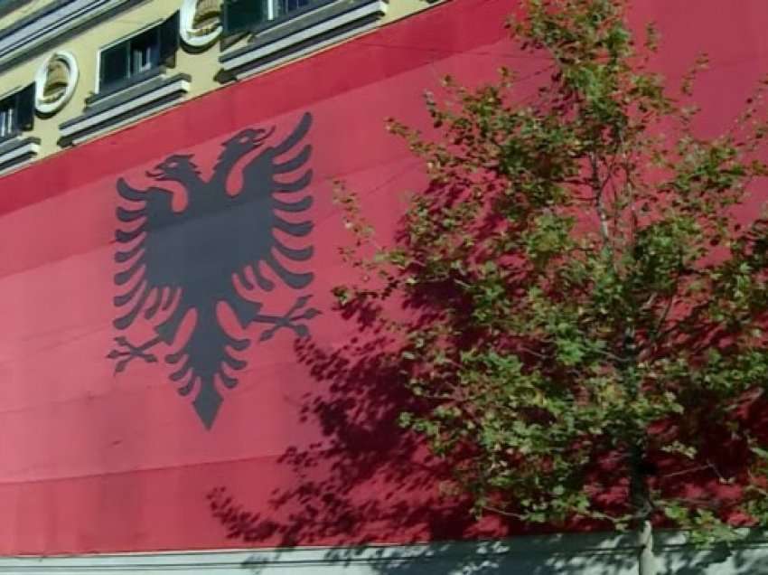 ​Tirana gati për festat, më 28 nëntor mbahet koncerti i Dua Lipas