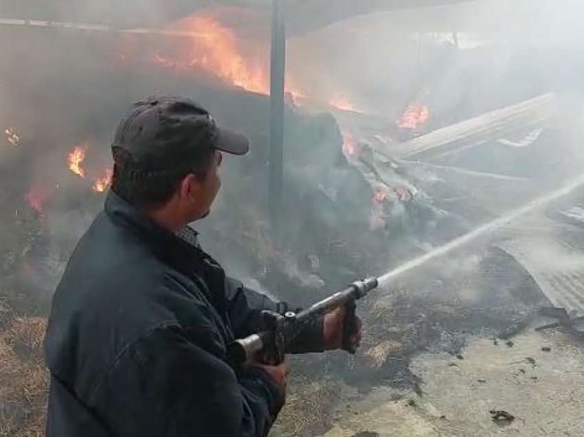 Zjarr në një magazinë në një fshat të Kurbinit, rrezikohen tre banesa nga përhapja e flakëve