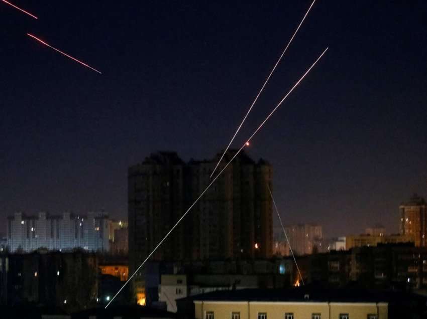 Forcat britanike zbulojnë raketa që po dërgohen në Ukrainë