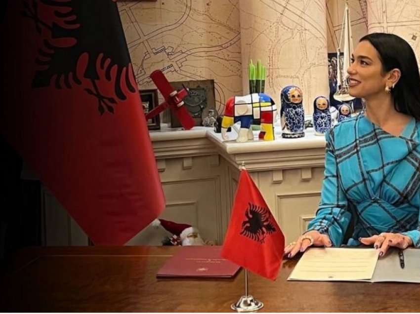 Mori nënshtetësinë nga presidenti, Dua Lipa “pushton” mediat greke: Ylli i popit do të bëhet “ambasadore” e shqiptarëve në mbarë botën