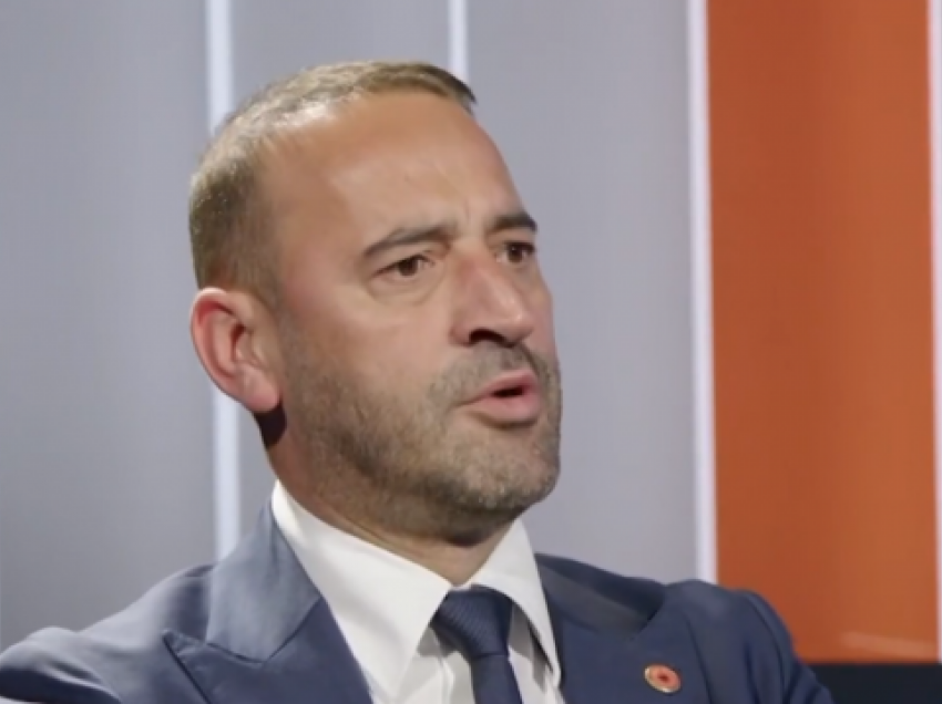 Haradinaj rrëfen për daljen e parë publike të UÇK-së: S’kisha uniformë, ma dha Musë Jashari