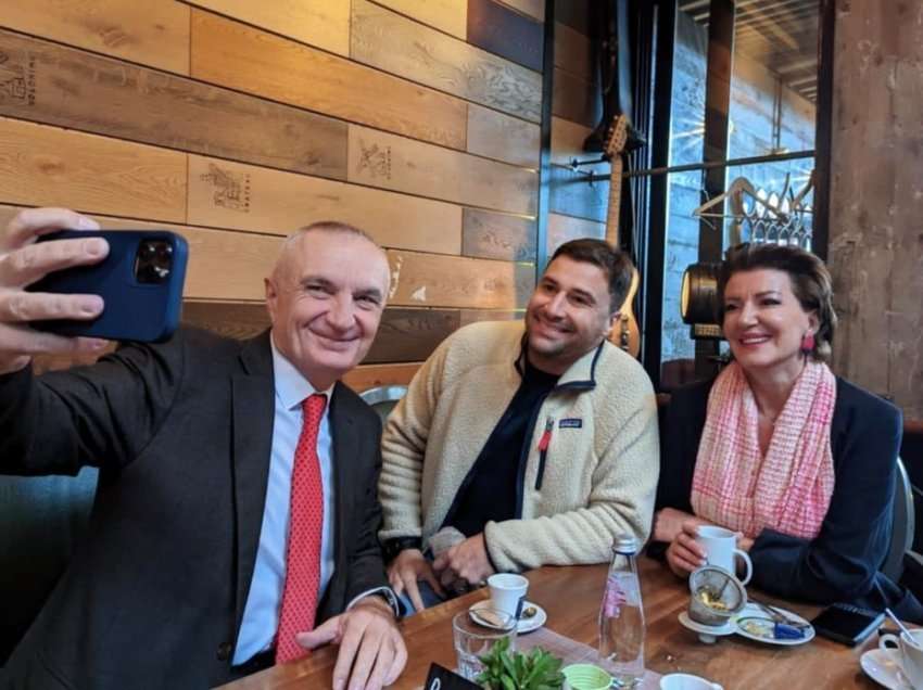 Ilir Meta ndan foton me ish-Presidenten e Kosovës dhe Lorik Canën