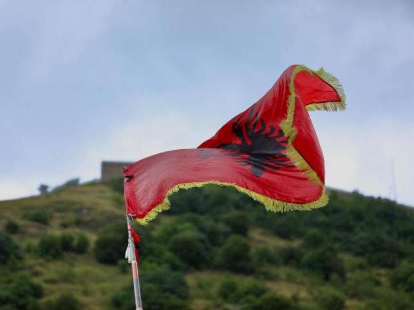 Rama: Gëzuar ditën e flamurit të gjithë shqiptarëve kudo që janë!