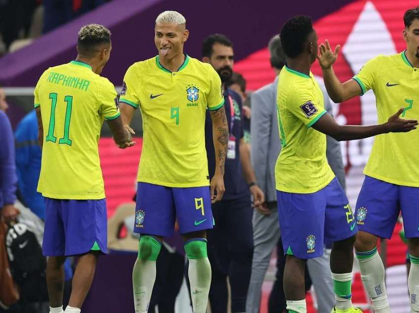 Tite zëvendëson Neymar me një mesfushor