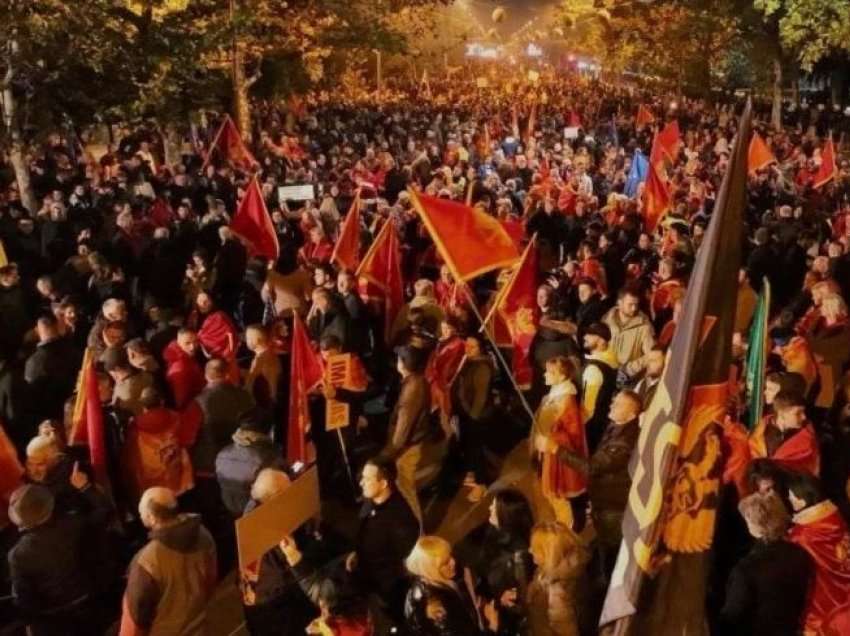 BE kërkon zhbllokimin e institucioneve në Mal të Zi, qytetarët protestojnë para parlamentit në Podgoricë
