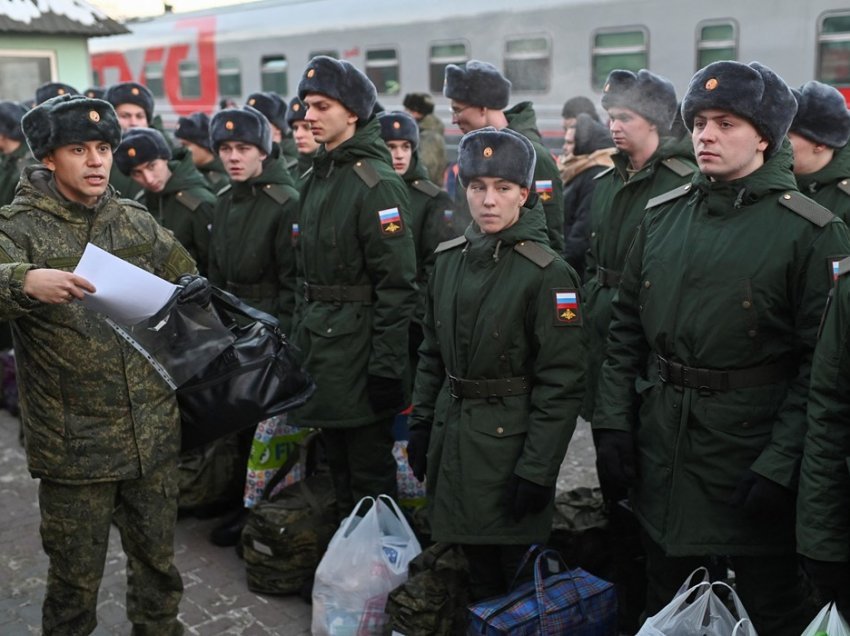 Rekrutët rusë përgatiten të luftojnë në Ukrainë