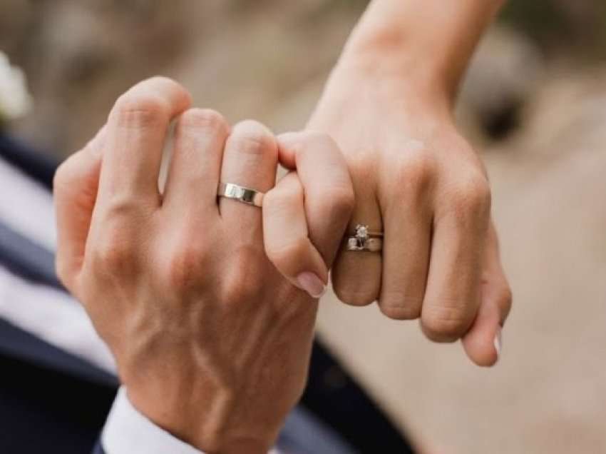 Gjashtë arsye pse disa njerëz nuk mbajnë unazë martese