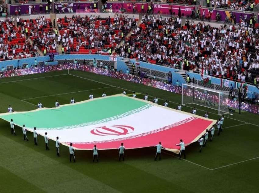 ​CNN: Familjet e futbollistëve iranianë kërcënohen me burg nëse nuk këndojnë himnin kombëtar