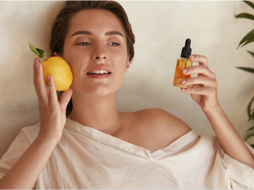 6 arsye për të shtuar serumin e vitaminës C në rutinën tuaj të kujdesit për lëkurën!