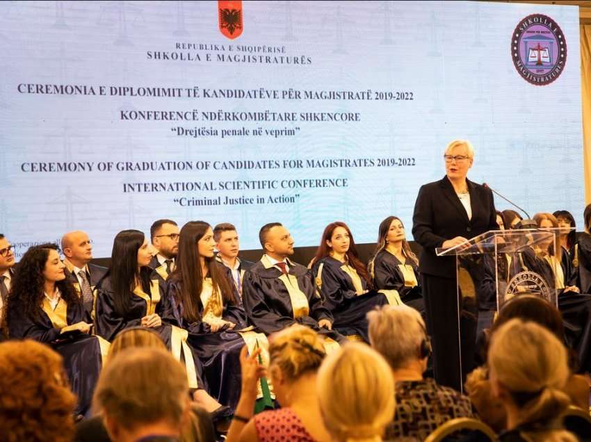   25-vjetori i ngritjes së Shkollës së Magjistraturës/ Ambasadorja e BE-së në Tiranë: Faktor kyç për përfundimin e reformës në drejtësi!