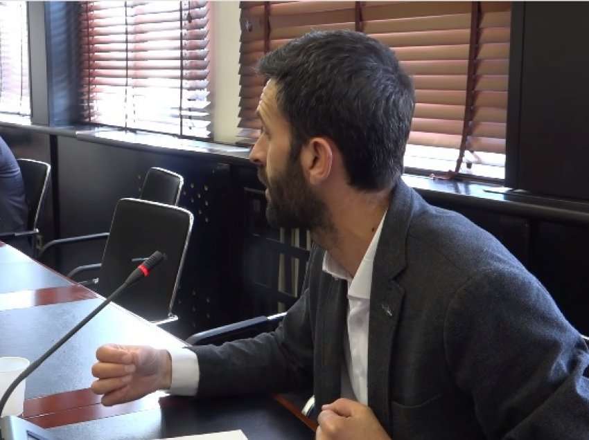 Pamje/ Eman Rrahmani nevrikoset me ministrin Hekuran Murati në Komision