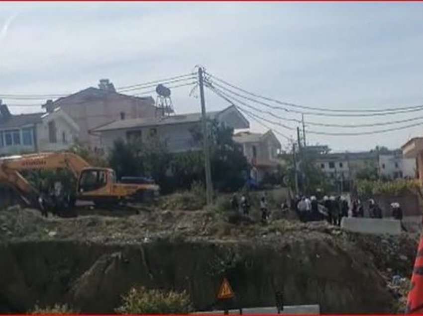 Nis prishja e 10 banesave në Unazën Lindore, banorët përplasen me IKMT-në, ndërhyn FNSH