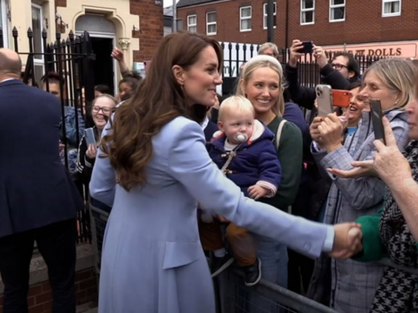 Kate Middleton mori një koment të pakëndshëm gjatë një vizite mbretërore dhe ja si reagoi